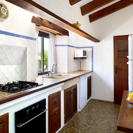 Hillside With Pool For 5 *