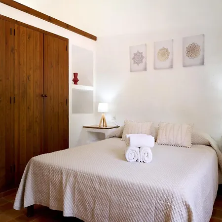 Hillside With Pool For 5 *